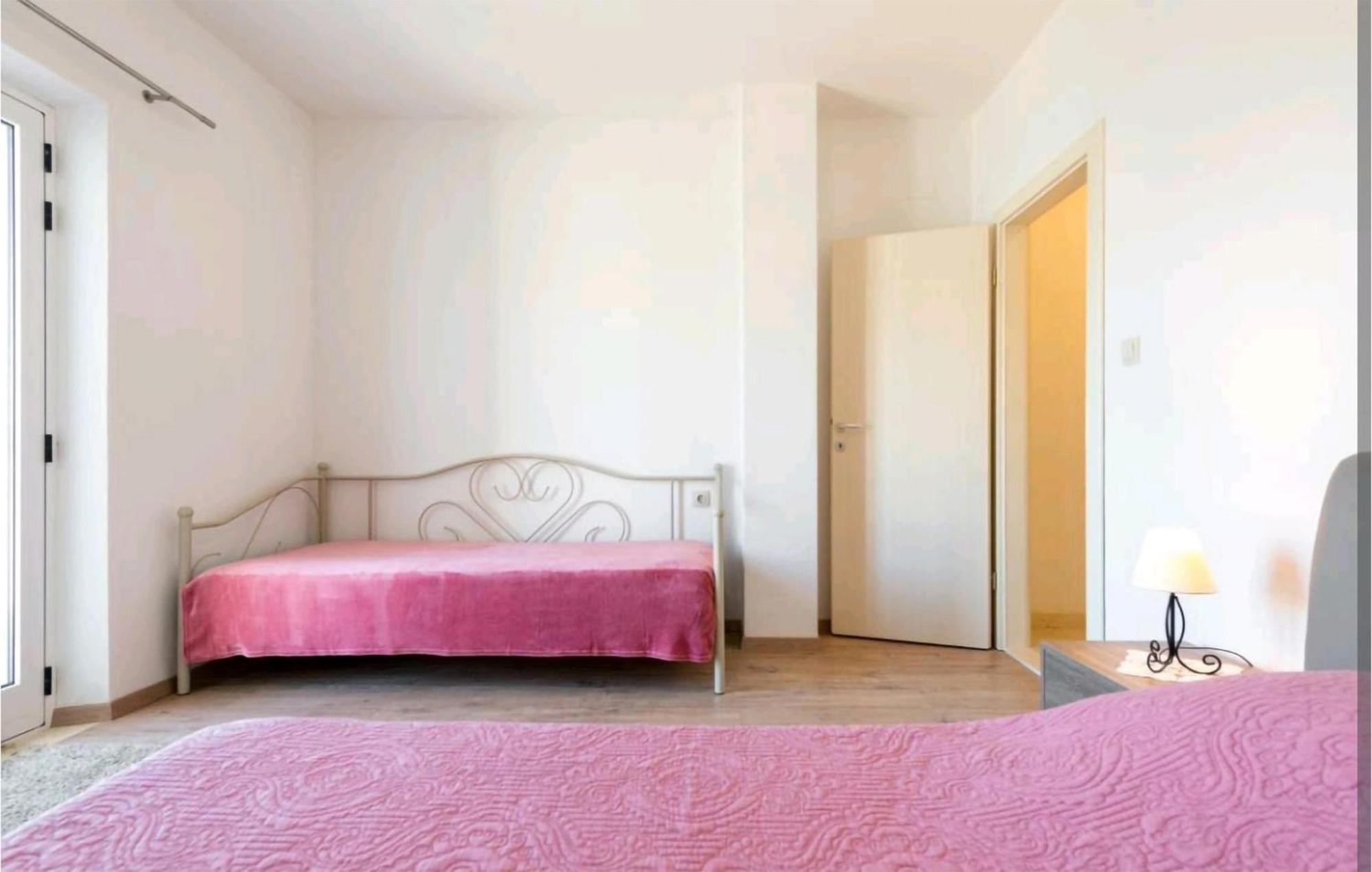 Amazing Apartment In Selca With Wifi Экстерьер фото